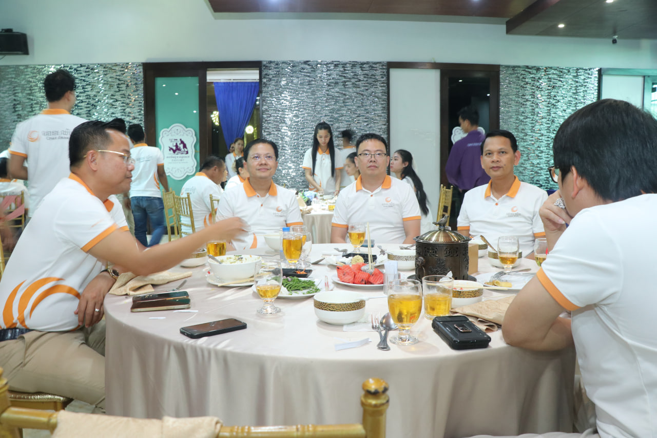 photo-1531464
